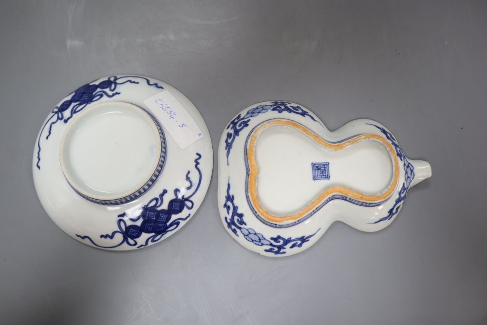 Two Japanese early Arita porcelain dishes